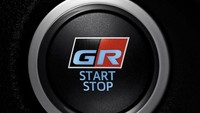 Di dalam kabin juga terdapat tombol engine start dengan logo GR. Foto: Pool