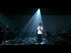 Tulus Meretas Batas Demi Rindu