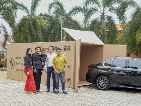 Viral crazy rich Makassar berikan hadiah mobil BMW untuk anaknya yang berusia 2 tahun.