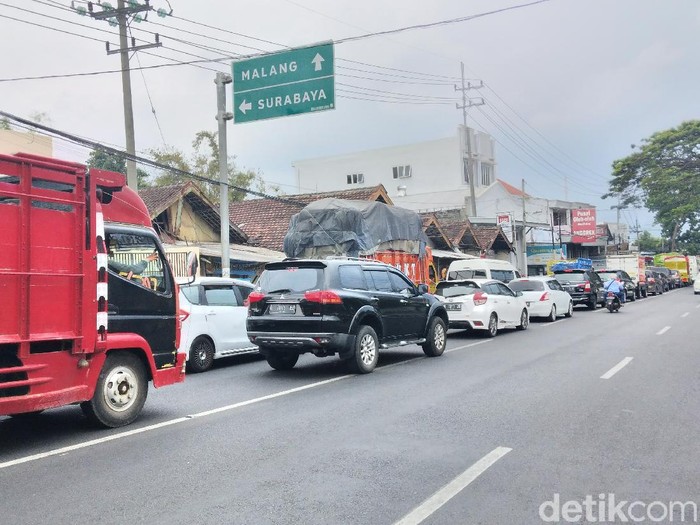 Volume kendaraan yang menuju dan keluar Kota Batu mengalami peningkatan. Ini terjadi setelah dibukanya tiga obyek wisata di masa PPKM Level 3.