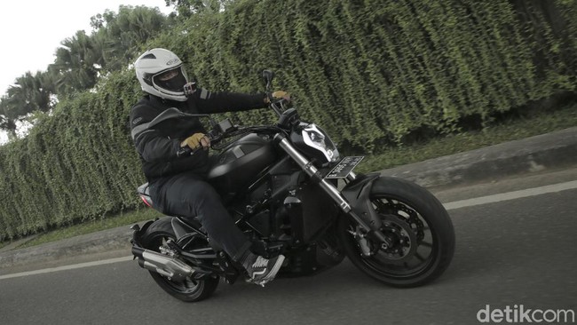 Tes Lengkap Benelli 502c: Desain Ala Moge Eropa, Harga Termurah di Kelasnya