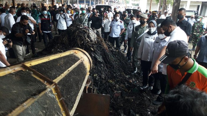Bobby Nasution saat mengecek pengolahan sampah di Medan (Datuk-detikcom)