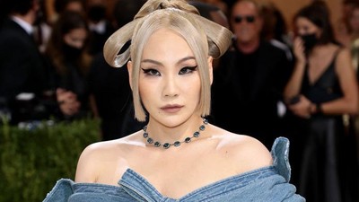 Gaya CL Pakai Underwear di MET Gala Tuai Pro Kontra, Disebut Pakai Popok