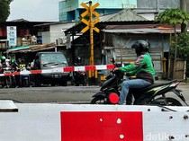 Pemotor Tertabrak Kereta di Karawang, Ini Cara Aman Nyeberang Rel