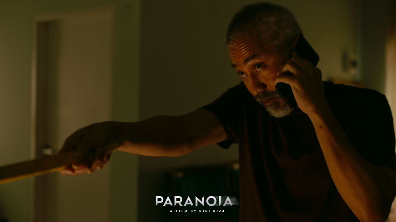 Film Paranoia disutradarai Riri Riza dan diproduseri Mira Lesmana.