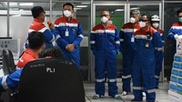 Dia melakukan kunjungan secara langsung ke fasilitas pengolahan data Integrated Optimization Decision Support Center (IODSC) di Minas. Foto: Dok. Instagram @basukibtp