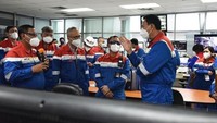 Saya berkesempatan mengunjungi Pertamina Dumai dan Wilayah Kerja (WK) Rokan, Riau. Saya mengapresiasi penerapan digitalisasi di WK Rokan, ini merupakan langkah progresif untuk mendukung operasi hulu migas yang selamat, andal, dan efisien, ujar Ahok dalam caption unggahannya. Foto: Dok. Instagram @basukibtp