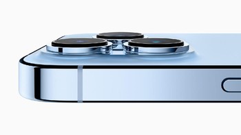 iPhone 13 Pro membawa peningkatan pada kamera. Foto: Apple