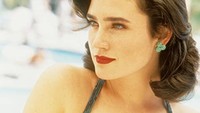 Kesan seksi seolah tak jauh dari sosoknya seperti saat dirinya membintangi Mulholland Fall pada 1996. Dok. Ist