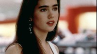 Beranjak remaja, ia pun dilirik untuk menjadi bintang utama di Career Oportunities bersama Frank Whaley. Dok. Ist