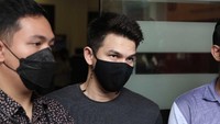 Kedatangan Jonathan Frizzy adalah untuk melengkapi bukti atas laporan yang sudah dibuat. Foto: Palevi/detikcom