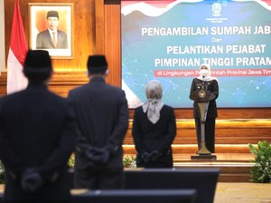 Khofifah Lantik Kepala OPD hingga Wadir Rumah Sakit di Jatim, Ini Pesannya