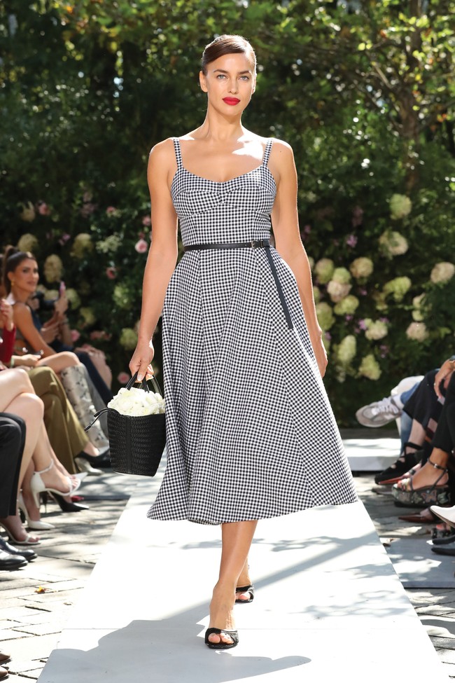Fashion show koleksi Michael Kors Spring/Summer 2021 di di New York Fashion Week 2021. Foto: Dok. Courtesy of Michael Kors.