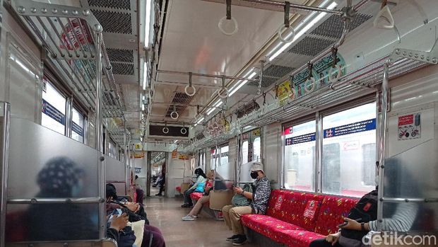 Kondisi antrean penumpang di Stasiun Bogor lengang pagi ini