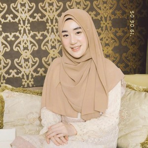 6 Potret Larissa Chou Kini Ubah Gaya Hijab Hingga 159 Pria Antre Melamar