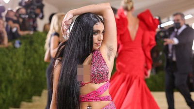 7 Foto Lourdes, Anak Madonna yang Pede Pamer Bulu Ketiak di Met Gala