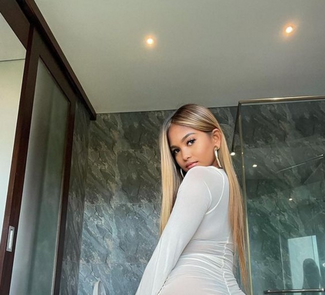 Sebelum bergabung dengan OnlyFans, Maeurn menjadi guru bahasa Inggris dengan gaji yang rendah. Hanya dibayar Rp 14 ribu perjamnya. Dulu aku sulit menghidupi diriku sendiri, apalagi orangtuaku, ungkapnya. Foto: dok. Instagram/@maeurn.tv