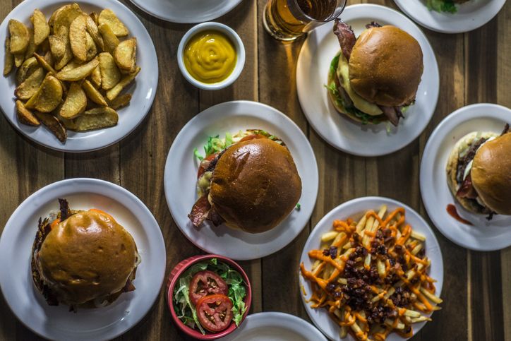 5 Makanan dan Minuman yang Tidak Boleh Dimakan Setelah Vaksinasi COVID-19