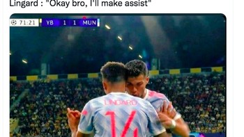 Ronaldo memberi semangat pada Lingard yang menggantikannya. Lingard menjawab dengan memberi assist pada lawan. Foto: Twitter