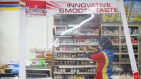 Himpunan Peritel & Penyewa Pusat Perbelanjaan Indonesia (Hippindo) turut menyoroti seruan Gubernur DKI Jakarta Anies Baswedan soal Pembinaan Kawasan Dilarang Merokok yang dikeluarkan pada 2 Juni 2021 lalu. Dewan Penasehat Hippindo Tutum Rahanta mengatakan, kebijakan tersebut kurang tepat dilakukan saat rokok jadi salah satu barang yang boleh diperjualbelikan.