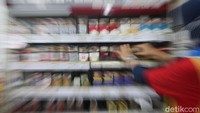 Kabar ditutupnya display rokok di sejumlah minimarket di DKI Jakarta sempat diapresiasi banyak kalangan. Namun, masih banyak swalayan yang masih belum menutup display rokok hingga hari ini.