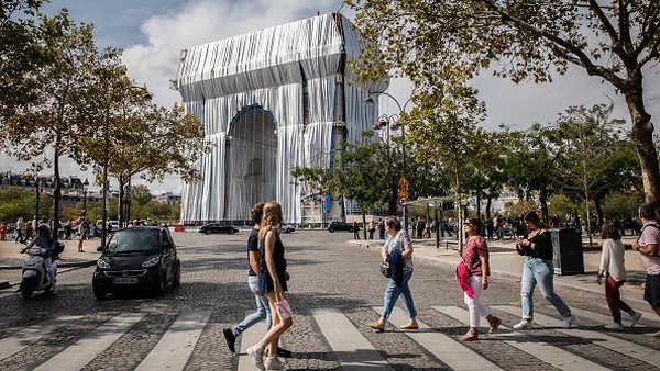 Sebenarnya, proyek bernama Wrapped ini direncanakan berjalan pada musim gugur tahun 2020, namun tertunda akibat pandemi Corona. Sebenarnya, proyek bernama Wrapped ini direncanakan berjalan pada musim gugur tahun 2020, namun tertunda akibat pandemi Corona.Â