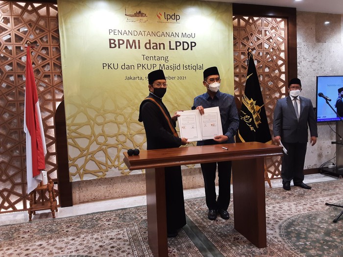 Penandatanganan MoU BPMI dan LPDP untuk penyelenggaraan pendidikan setara S2 dan S3 untuk kader ulama dan kader ulama perempuan dengan beasiswa LPDP di Masjid Istiqlal, Rabu (15/9/2021).