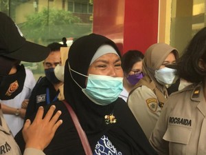 Diiringi Isak Tangis, Keluarga Jemput Jenazah Korban Kebakaran Lapas