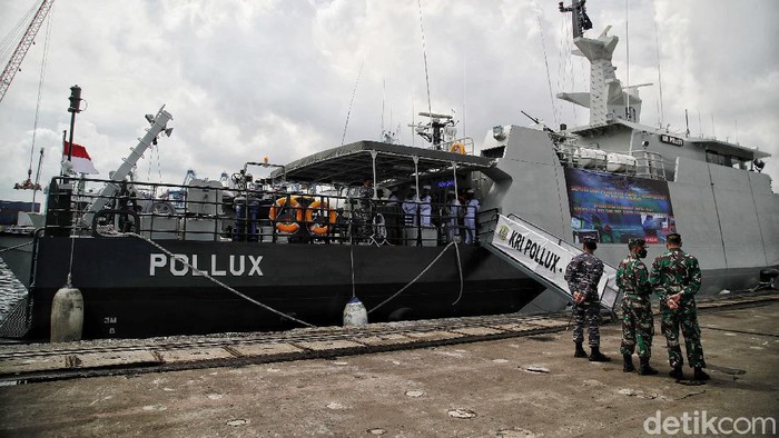 Perkenalkan KRI Pollux-935, Kapal Canggih Terbaru TNI AL Kini KRI Pollux-935 telah memperkuat alutsista TNI Angkatan Laut. Kapal yang diproduksi PT Karimun Anugerah Sejati itu dioperasikan untuk Pusat Hidro-Oseanografi TNI AL.
