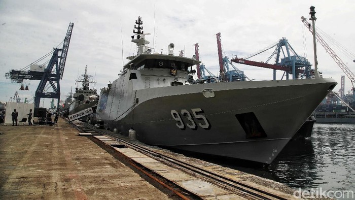 Kini KRI Pollux-935 telah memperkuat alutsista TNI Angkatan Laut. Kapal yang diproduksi PT Karimun Anugerah Sejati itu dioperasikan untuk Pusat Hidro-Oseanografi TNI AL.