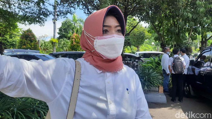 Plt Kepala DKRTH Kota Surabaya Anna Fajriatin