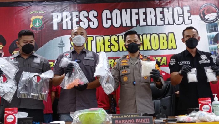 Polres Jakpus menangkap 8 bandar sabu di 2 lokasi di Jakarta Timur