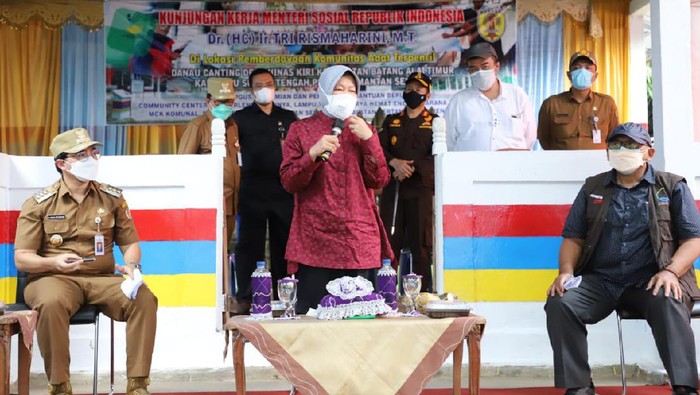 Risma kunjungi Komunitas Adat Terpencil (KAT) Suku Dayak Meratus di Hulu Sungai Tengah, Kalsel (Foto: Istimewa)