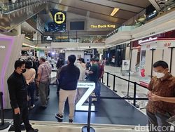 Intip Suasana Penjualan Perdana Galaxy Z Fold 3 & Z Flip 3 di Jakarta