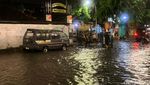 Potret Sejumlah Jalan di Surabaya Terendam Banjir Tadi Malam