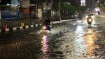 Potret Sejumlah Jalan di Surabaya Terendam Banjir Tadi Malam