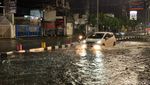 Potret Sejumlah Jalan di Surabaya Terendam Banjir Tadi Malam