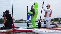 Dulunya, SUP dilakuakn untuk navigasi gelombang laut namun berkembang menjadi olahraga air yang bisa dilakukan di danau, sungai, hingga laut.  