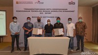 Penandatanganan Nota Kesepahaman (MoU) Penggunaan Teknologi Rumah Monolitik dilakukanoleh Direktur Marketing dan Supply Chain SIG, Adi Munandir dan Ketua Tim Fasilitasi BP2BT dan Green Housing Sumatera Selatan, J Riantony disaksikan oleh Direktur Jendral PembiayaanInfrasturktur Pekerjaan Umum dan Perumahan, Herry Trisaputra Zuna, pada hari Minggu (12/9), di Bogor, Jawa Barat. dok.SIG
