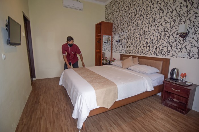 Foto udara kompleks salah satu hotel di Kuta Beach Park the Mandalika, Praya, Lombok Tengah, NTB, Selasa (14/9/2021). Di kawasan lingkar sirkuit Mandalika terdapat sejumlah penginapan berbagai tipe mulai dari tipe penginapan yang murah berjenis homestay dengan tarif berkisar mulai Rp55 ribu hingga Rp700 ribuan per malam dan tipe penginapan yang premium seperti hotel-hotel berbintang dengan kisaran tarif lebih mahal mulai dari Rp800 ribuan hingga Rp3 jutaan per malamnya. ANTARA FOTO/Ahmad Subaidi/aww.