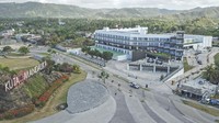 kawsan pantai Kuta Lombok Mandalika kini telah berdiri hotel, tipe penginapan yang premium seperti hotel-hotel berbintang dengan kisaran tarif lebih mahal mulai dari Rp 800 ribuan hingga Rp3 jutaan per malamnya.