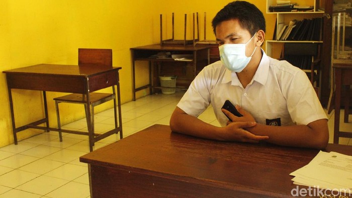 SLBN A Kota Bandung mulai menggelar pembelajaran tatap muka (PTM). Para siswa pun bersyukur dengan adanya tatap muka tersebut.