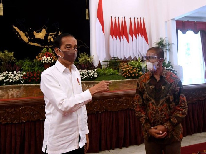 Suroto, Peternak Ayam yang bawa poster lalu diamankan polisi diundang Jokowi ke Istana