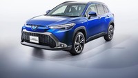 Grill mesh diletakkan di bagian bawah, sementara grille bagian atas mendapatkan desain heksagonal yang diapit oleh lampu LED baru.  Foto: Dok. Toyota Motor Corporation