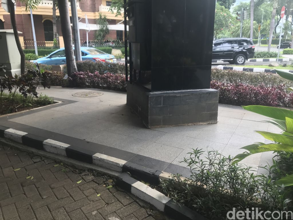 Trotoar di Jl SCBD, Jaksel, 15 September 2021. (Faiz Iqbal Maulid/detikcom)