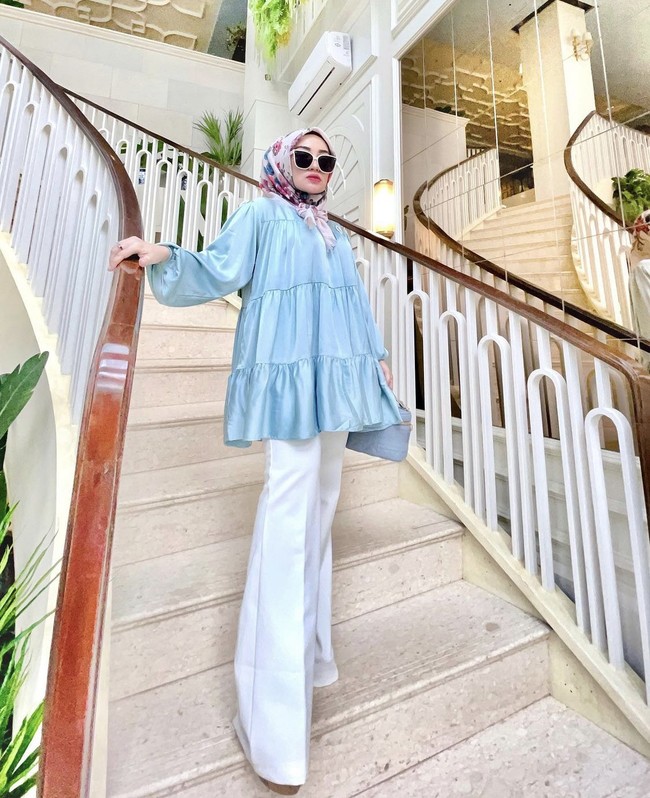 Wolipop sudah mewawancarai Shella Saukia yang mengunggah kisahnya tersebut di TikTok. Ia mengatakan saat tsunami Aceh 26 Desember 2004 dirinya masih duduk di kelas 2 SMP. Kebetulan waktu tsunami saya berada di daerah Aceh Tengah bukan di Banda Aceh.. waktu itu saya masih kelas 2 SMP. Waktu pas tsunami kami sekeluarga takut dan panik kebetulan daerah ku jauh dari tempat kejadian tsunami, ujar Shella kepada Wolipop, Rabu (15/9/2021). Foto: Dok. Instagram @shellasaukiaofficial.