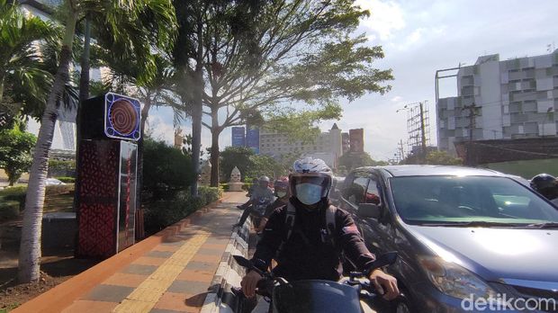 Viral kipas angin berbentuk kubus unik dan terpasang di dekat traffic light Jalan Pemuda, Kota Semarang, Rabu (15/9/2021).