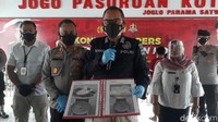 Kabidlabfor Polda Jatim Kombes Sodiq Pratomo mengatakan ledakan diduga kuat ledakan terjadi saat aktivitas pembuatan detonator bom ikan berlangsung. 