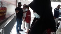 Dalam kasus ini polisi menetapkan empat tersangka. Yakni Abdul Ghofar (40), pemilik salah satu rumah yang hancur dan Mat Shodiq (60), ayah Ghofar yang tinggal di Kelurahan Tambaan Kecamatan Gadingrejo Kota Pasuruan. Keduanya tewas dalam ledakan. Dua tersangka lain yakni IF (39), istri Ghofar dan AR (22), tetangga Ghofar.
