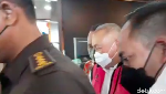 Penampakan Alex Noerdin Pakai Rompi Tahanan Kejagung